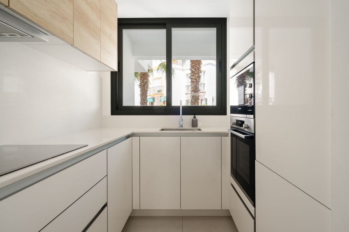4 Bed Townhouse for sale in Estepona Costa Del Sol, Málaga, Spain