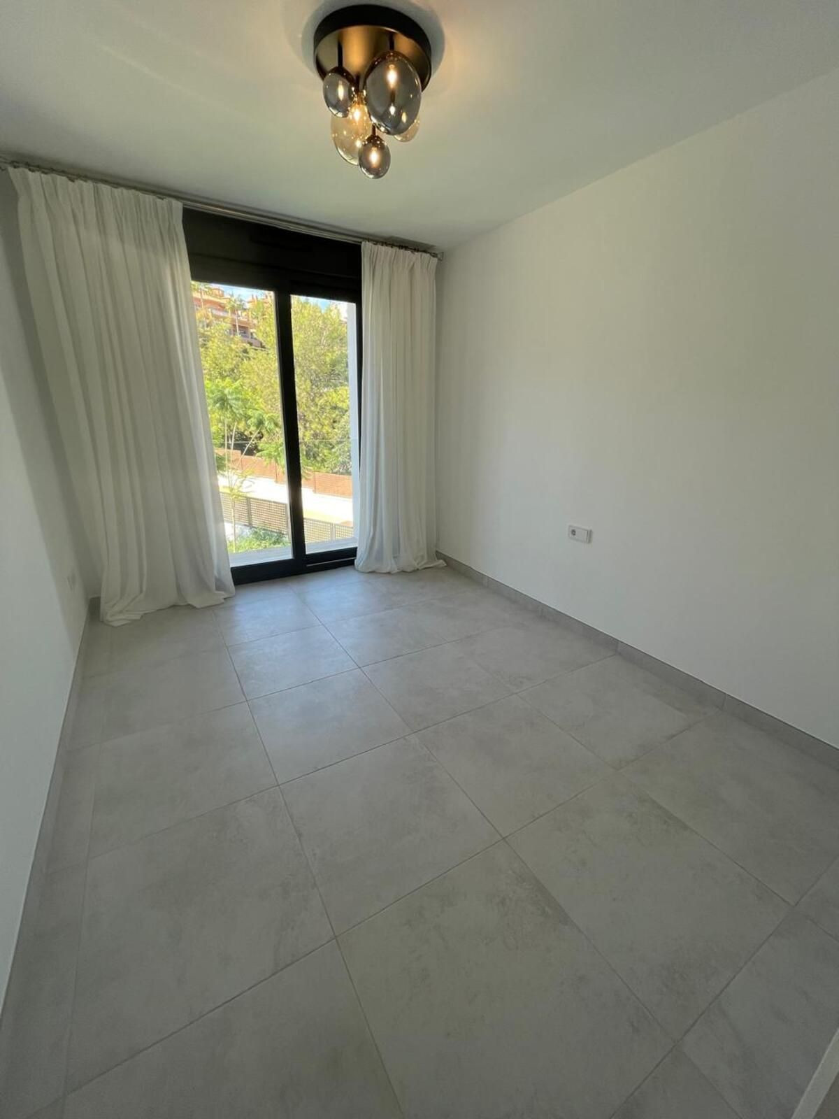 Se vende Apartamento Planta Media de 3 dormitorios en Costa Del Sol, Málaga, España