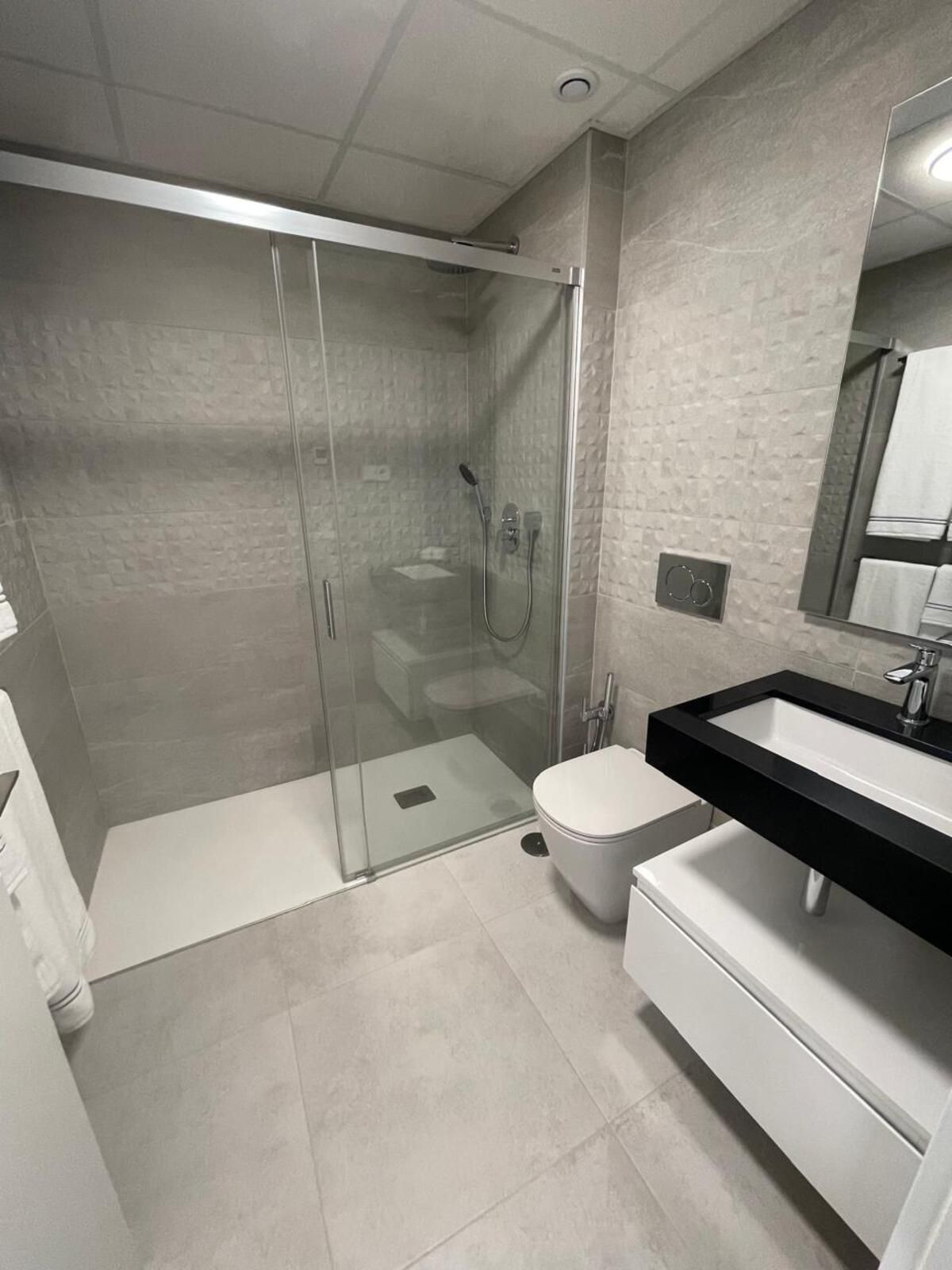 Se vende Apartamento Planta Media de 3 dormitorios en Costa Del Sol, Málaga, España