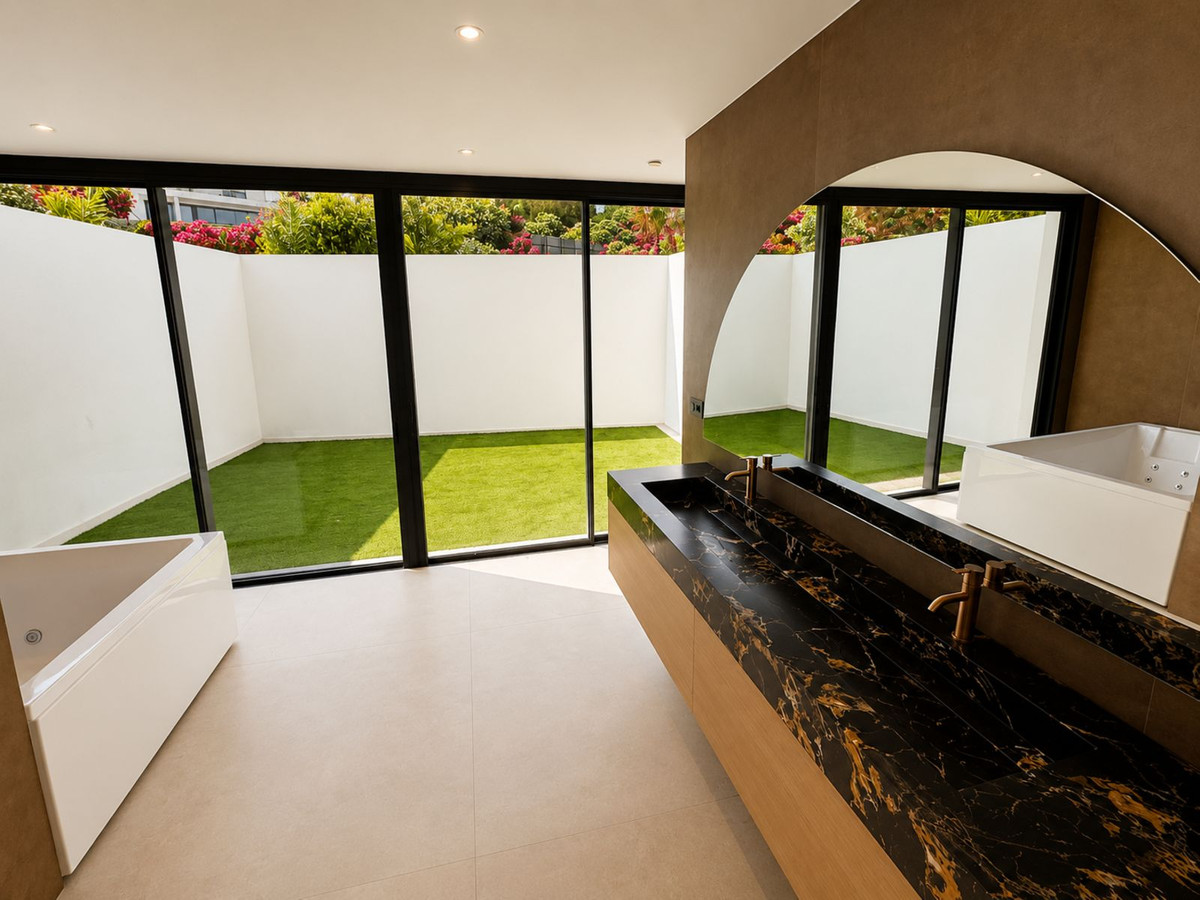 5 Bed Townhouse for sale in Sotogrande Alto Costa Del Sol, Cádiz, Spain