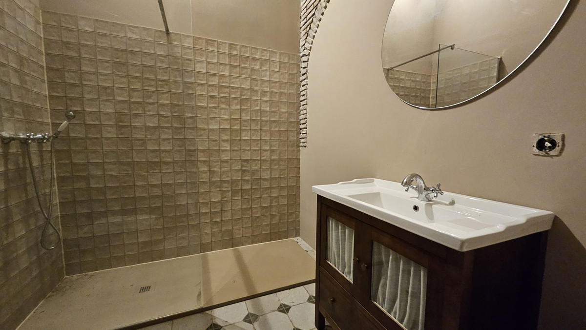 6 Bed Townhouse for sale in Manilva Costa Del Sol, Málaga, Spain