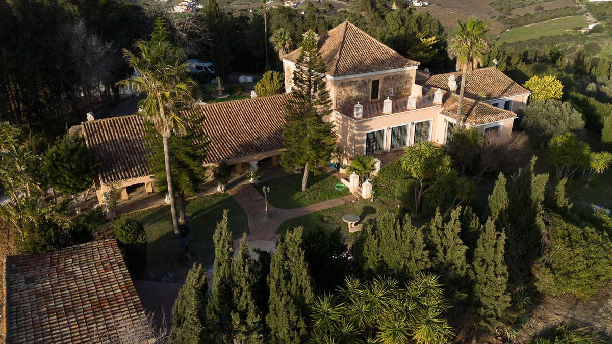 6 Bed Townhouse for sale in Manilva Costa Del Sol, Málaga, Spain