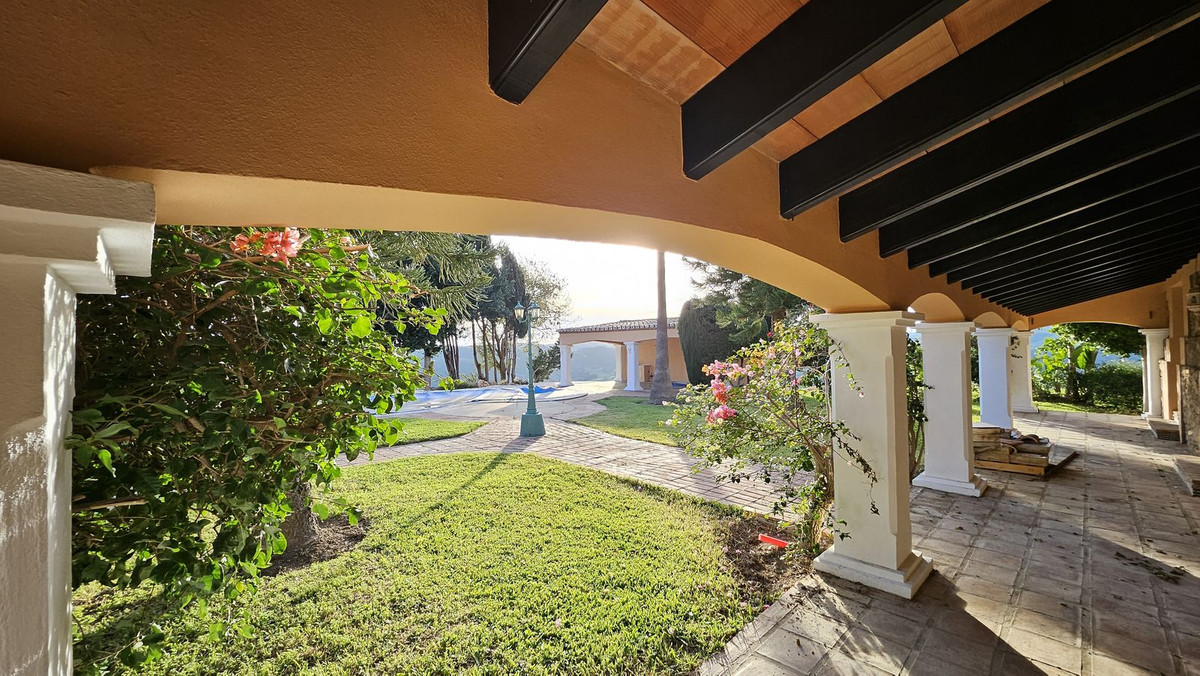 6 Bed Townhouse for sale in Manilva Costa Del Sol, Málaga, Spain