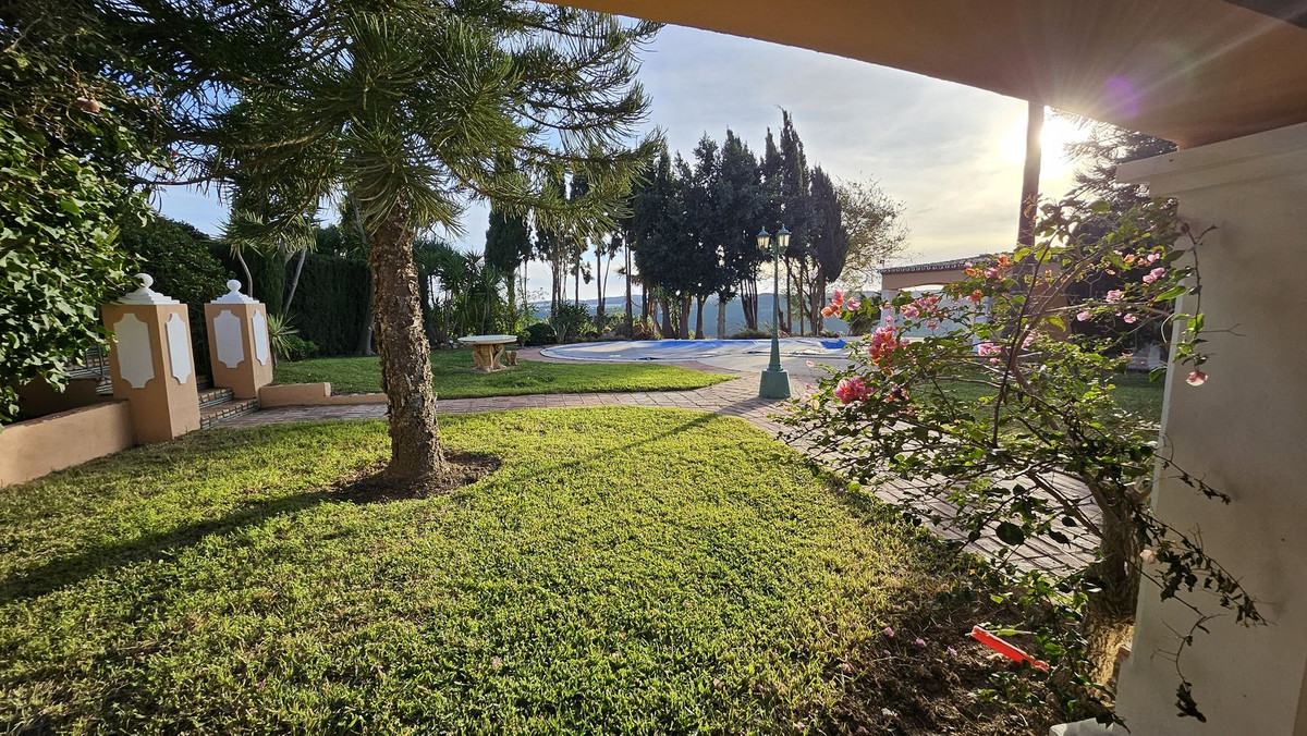 6 Bed Townhouse for sale in Manilva Costa Del Sol, Málaga, Spain