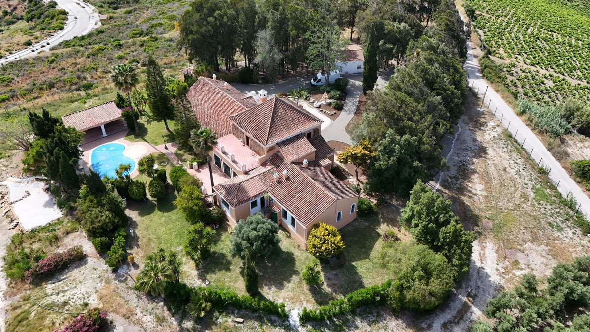 6 Bed Townhouse for sale in Manilva Costa Del Sol, Málaga, Spain