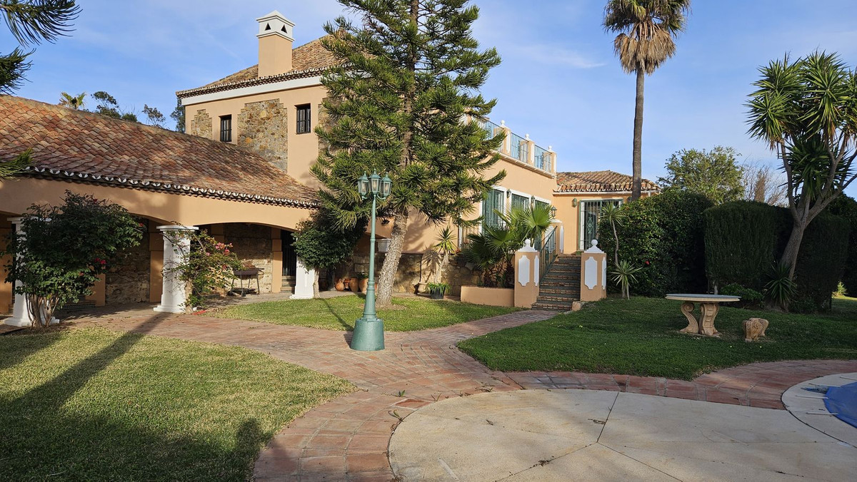 6 Bed Townhouse for sale in Manilva Costa Del Sol, Málaga, Spain