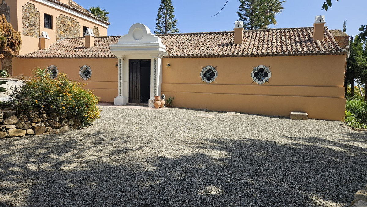 6 Bed Townhouse for sale in Manilva Costa Del Sol, Málaga, Spain