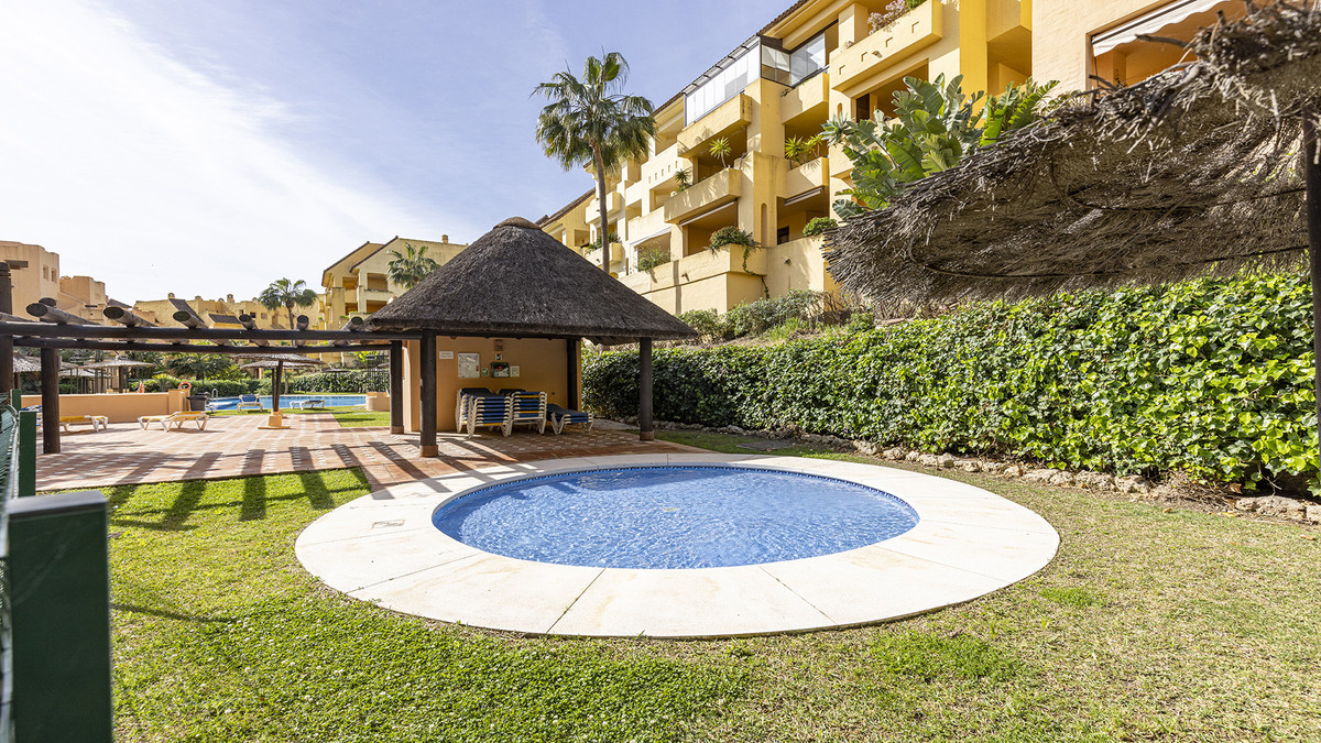 2 Bed Apartment for sale in La Duquesa Costa Del Sol, Málaga, Spain