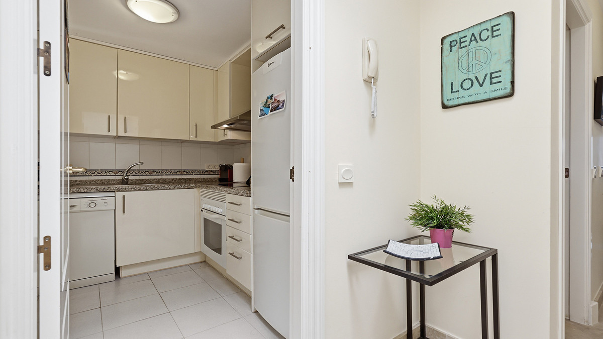 2 Bed Apartment for sale in La Duquesa Costa Del Sol, Málaga, Spain