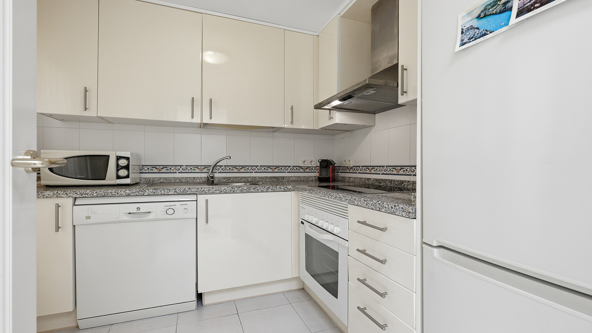 2 Bed Apartment for sale in La Duquesa Costa Del Sol, Málaga, Spain