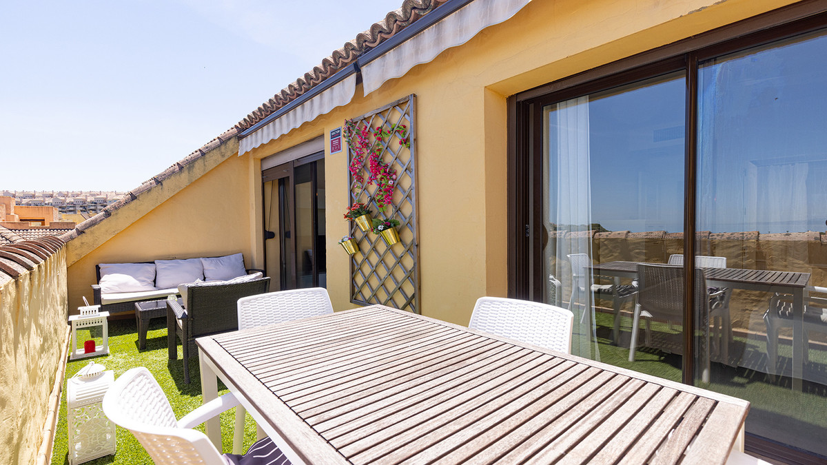 2 Bed Apartment for sale in La Duquesa Costa Del Sol, Málaga, Spain