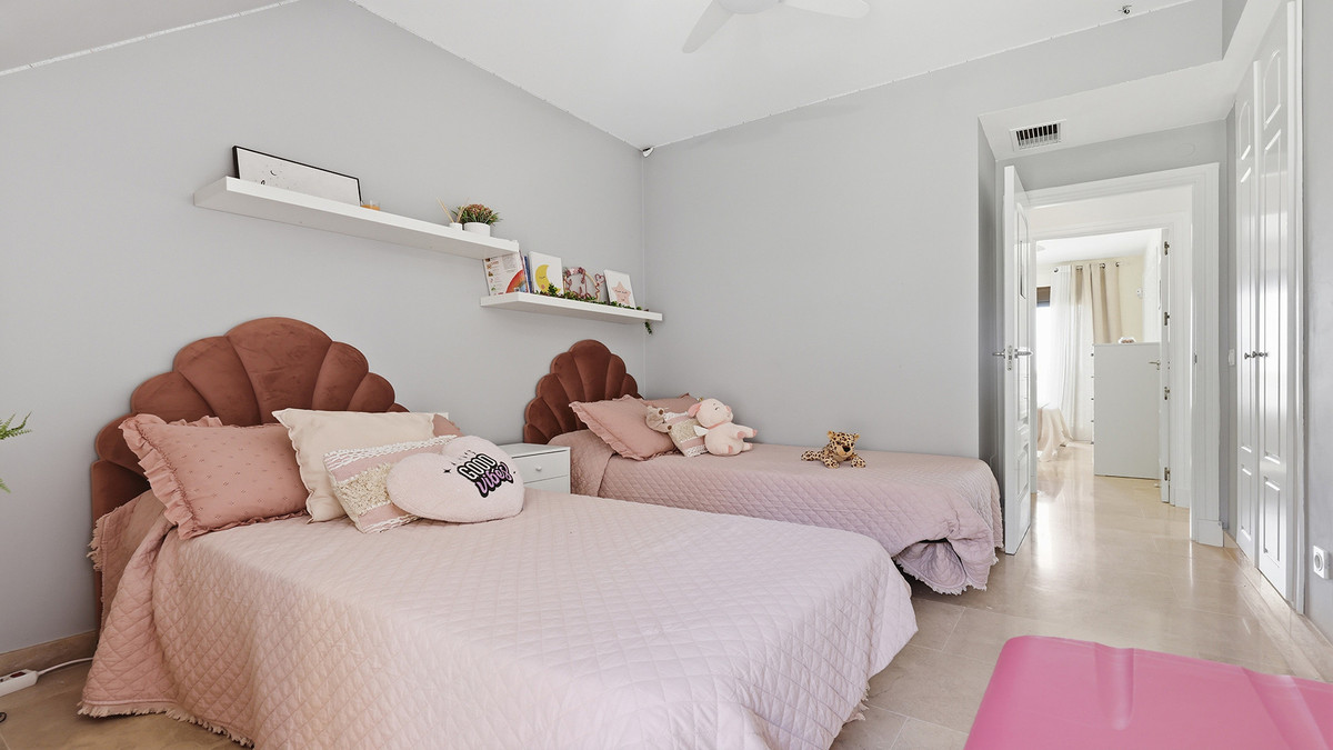 2 Bed Apartment for sale in La Duquesa Costa Del Sol, Málaga, Spain