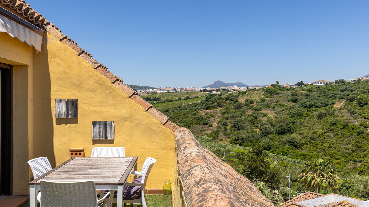 2 Bed Apartment for sale in La Duquesa Costa Del Sol, Málaga, Spain