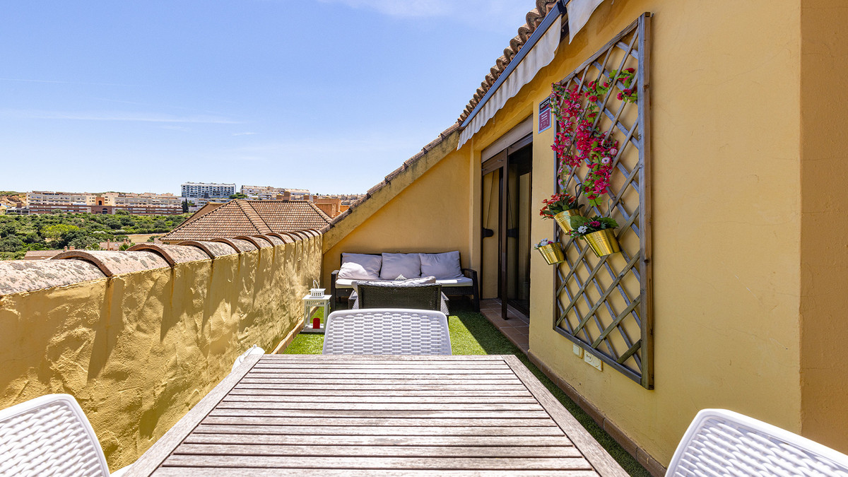 2 Bed Apartment for sale in La Duquesa Costa Del Sol, Málaga, Spain
