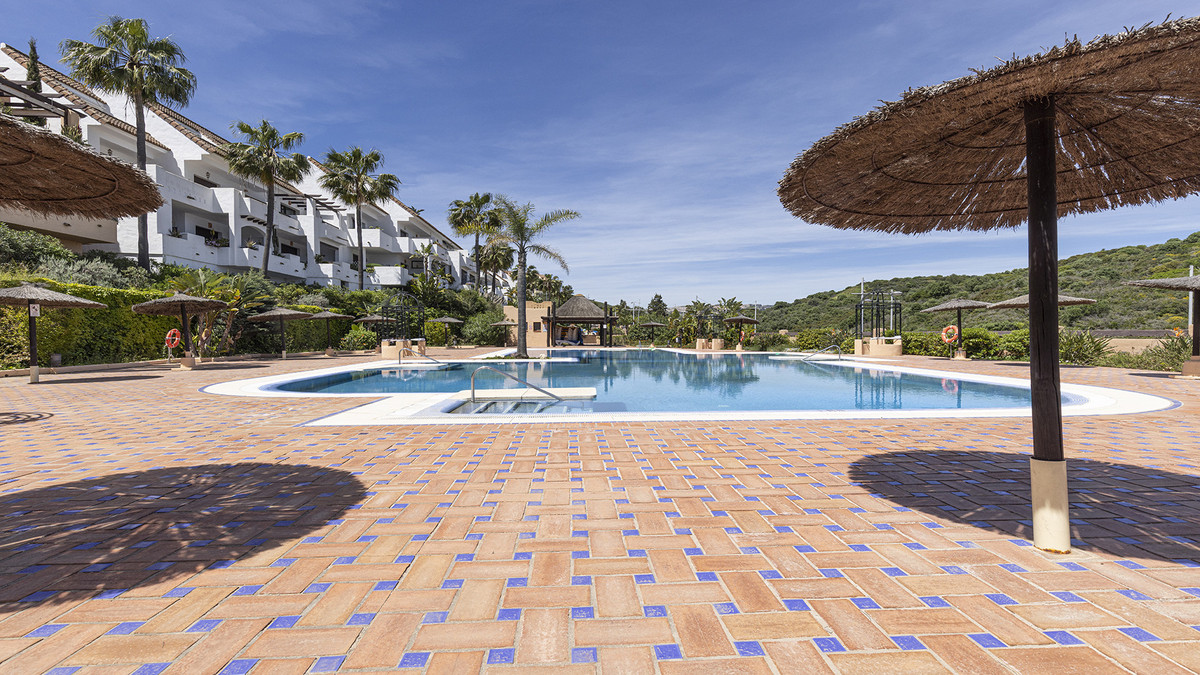 2 Bed Apartment for sale in La Duquesa Costa Del Sol, Málaga, Spain