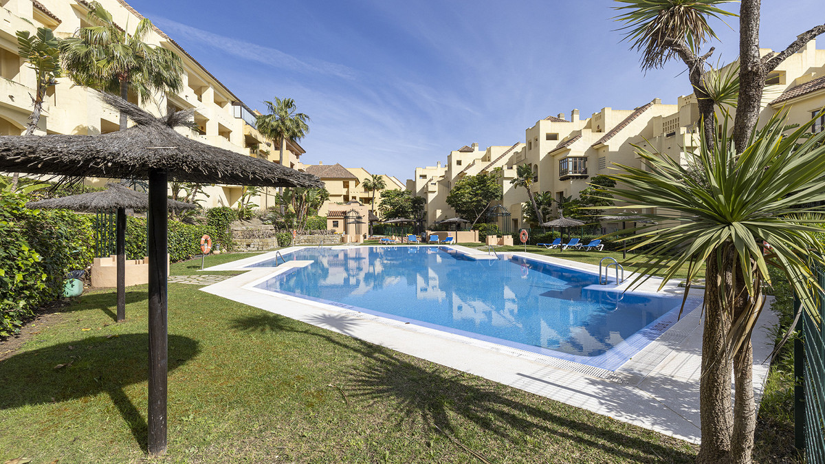 2 Bed Apartment for sale in La Duquesa Costa Del Sol, Málaga, Spain