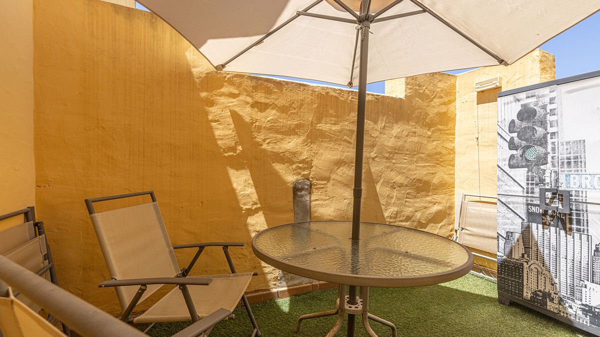 2 Bed Apartment for sale in La Duquesa Costa Del Sol, Málaga, Spain
