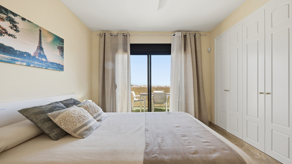 2 Bed Apartment for sale in La Duquesa Costa Del Sol, Málaga, Spain