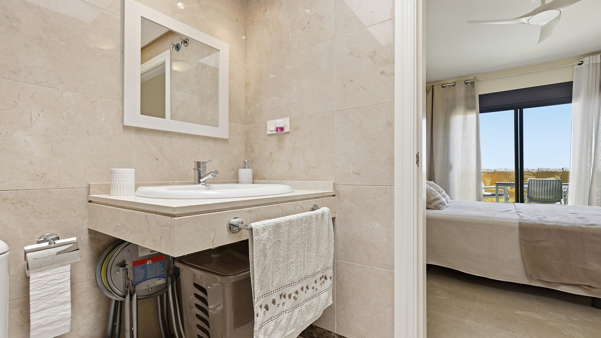 2 Bed Apartment for sale in La Duquesa Costa Del Sol, Málaga, Spain