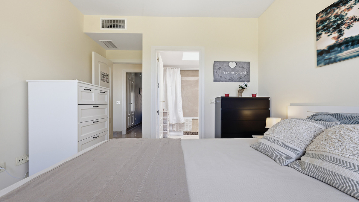 2 Bed Apartment for sale in La Duquesa Costa Del Sol, Málaga, Spain
