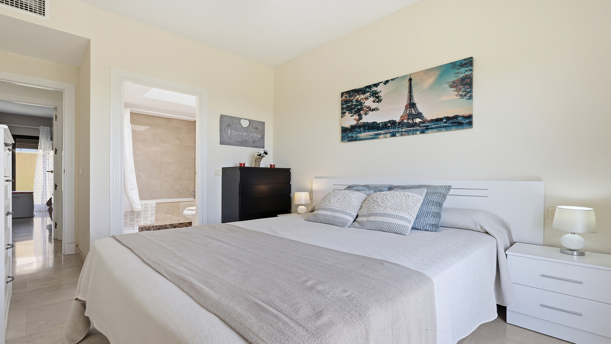 2 Bed Apartment for sale in La Duquesa Costa Del Sol, Málaga, Spain