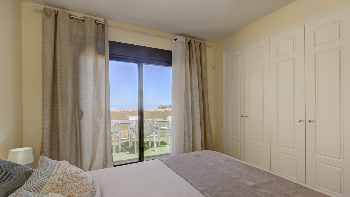 2 Bed Apartment for sale in La Duquesa Costa Del Sol, Málaga, Spain