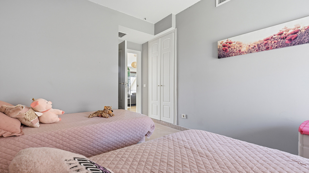 2 Bed Apartment for sale in La Duquesa Costa Del Sol, Málaga, Spain