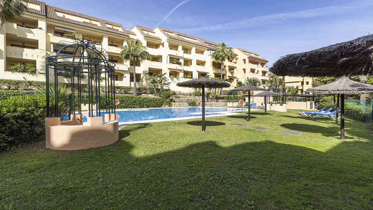 2 Bed Apartment for sale in La Duquesa Costa Del Sol, Málaga, Spain