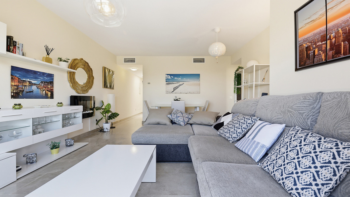 2 Bed Apartment for sale in La Duquesa Costa Del Sol, Málaga, Spain