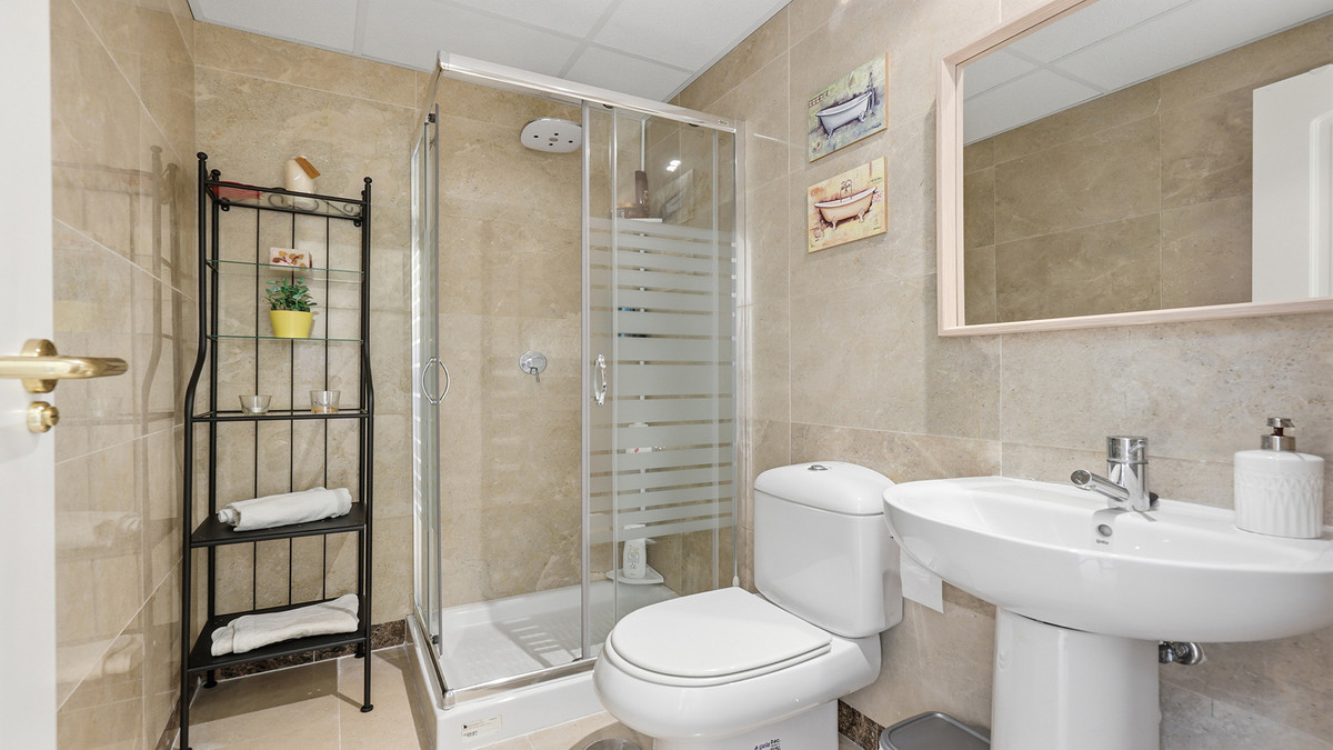 2 Bed Apartment for sale in La Duquesa Costa Del Sol, Málaga, Spain
