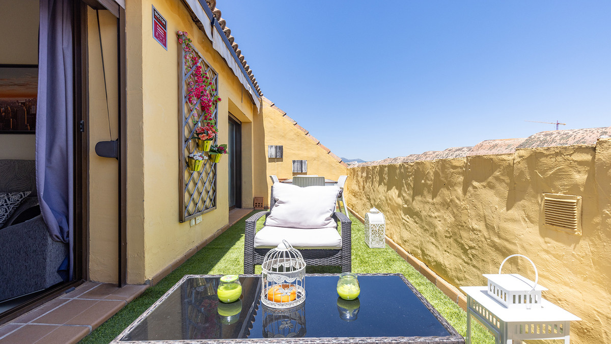 2 Bed Apartment for sale in La Duquesa Costa Del Sol, Málaga, Spain