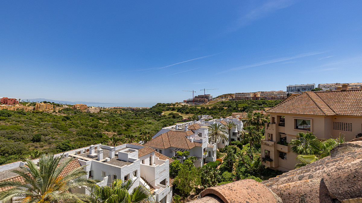 2 Bed Apartment for sale in La Duquesa Costa Del Sol, Málaga, Spain