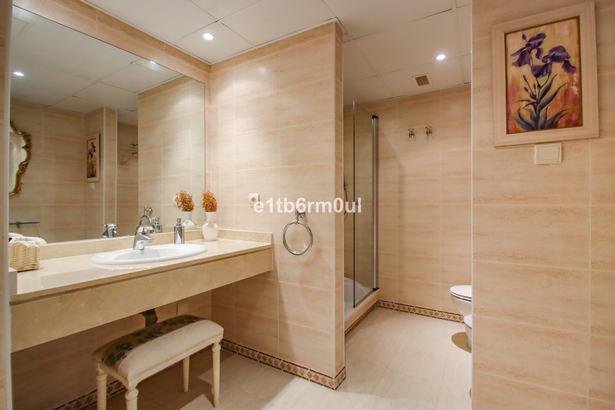 3 Bed Apartment for sale in The Golden Mile Costa Del Sol, Málaga, Spain