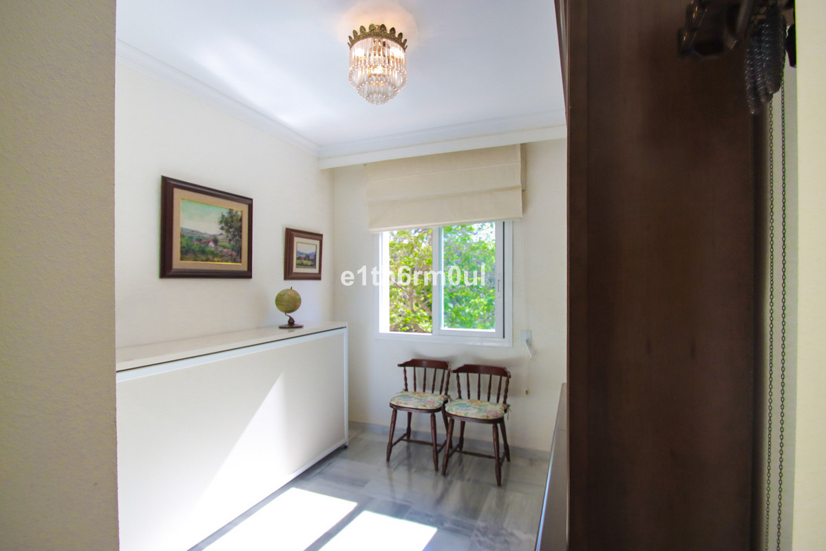 3 Bed Apartment for sale in The Golden Mile Costa Del Sol, Málaga, Spain