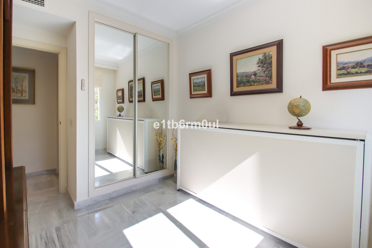 3 Bed Apartment for sale in The Golden Mile Costa Del Sol, Málaga, Spain