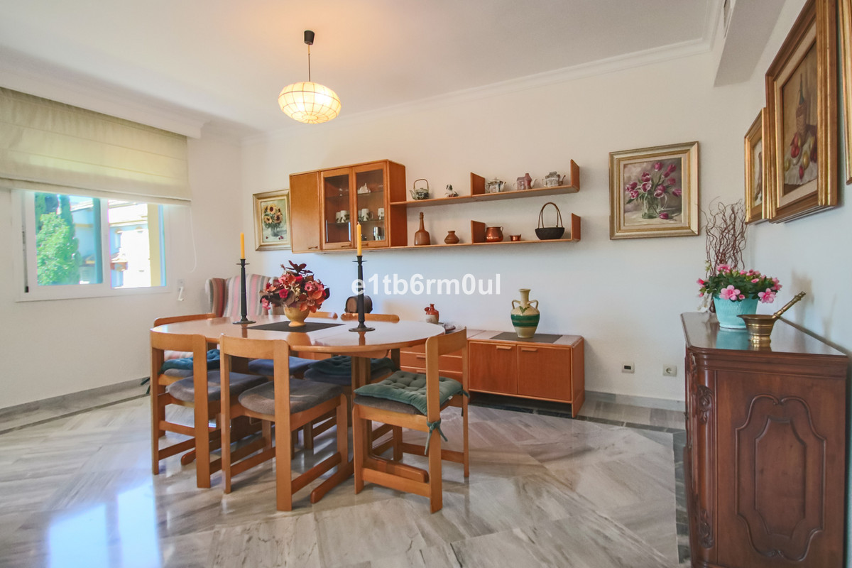 3 Bed Apartment for sale in The Golden Mile Costa Del Sol, Málaga, Spain