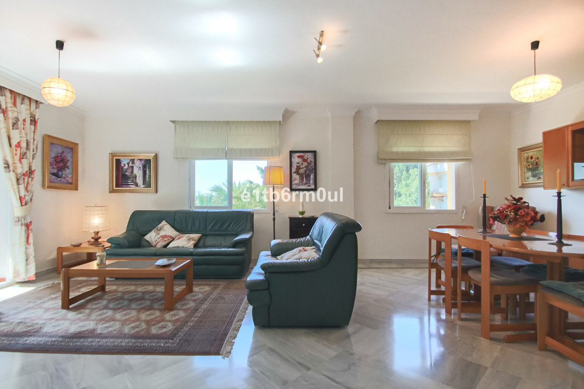 3 Bed Apartment for sale in The Golden Mile Costa Del Sol, Málaga, Spain
