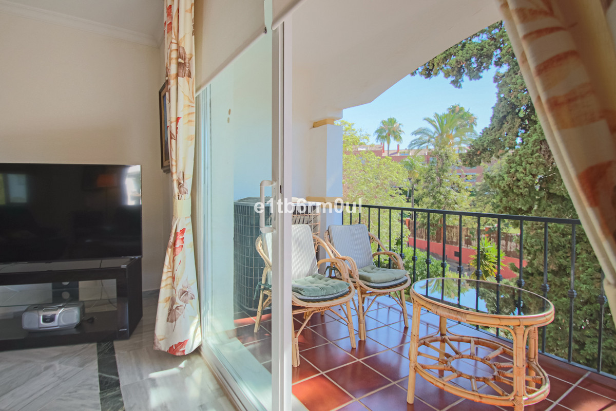 3 Bed Apartment for sale in The Golden Mile Costa Del Sol, Málaga, Spain