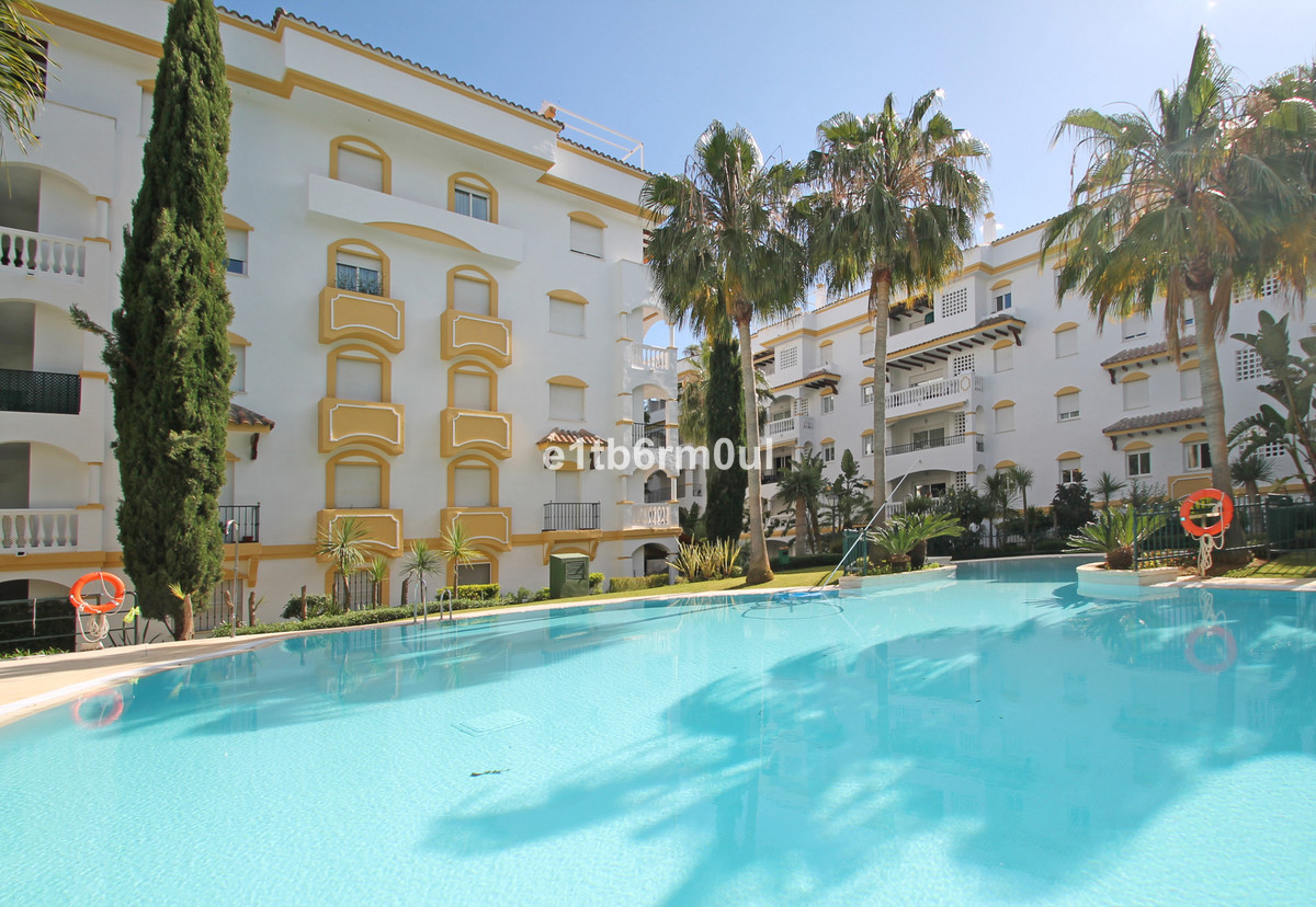 3 Bed Apartment for sale in The Golden Mile Costa Del Sol, Málaga, Spain