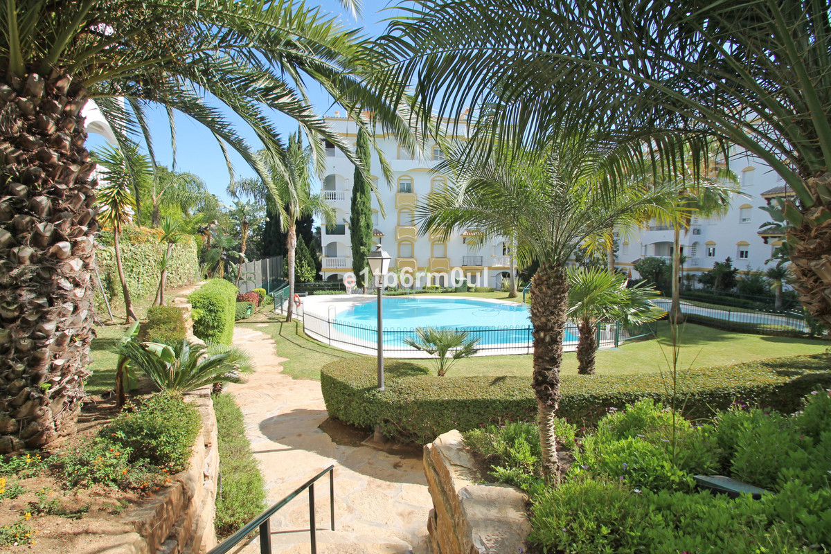 3 Bed Apartment for sale in The Golden Mile Costa Del Sol, Málaga, Spain