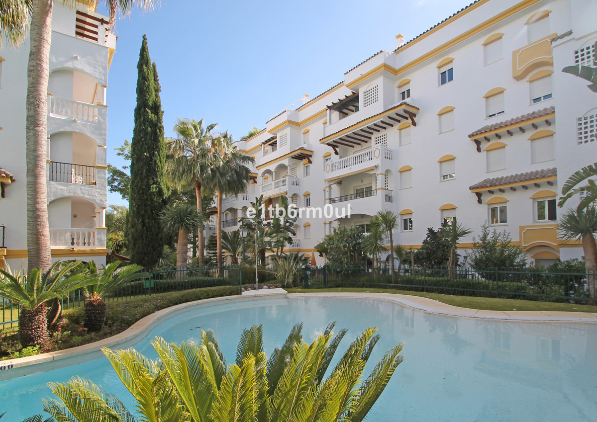 3 Bed Apartment for sale in The Golden Mile Costa Del Sol, Málaga, Spain