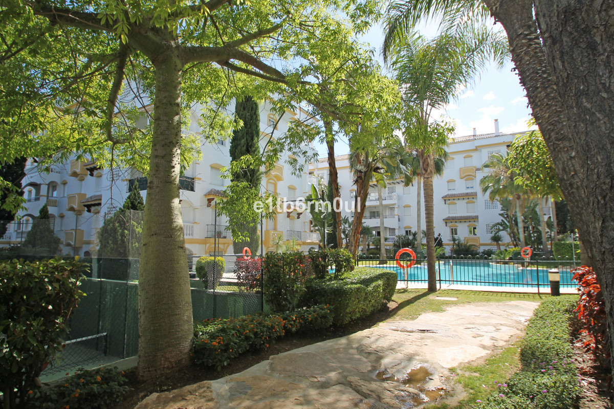 3 Bed Apartment for sale in The Golden Mile Costa Del Sol, Málaga, Spain