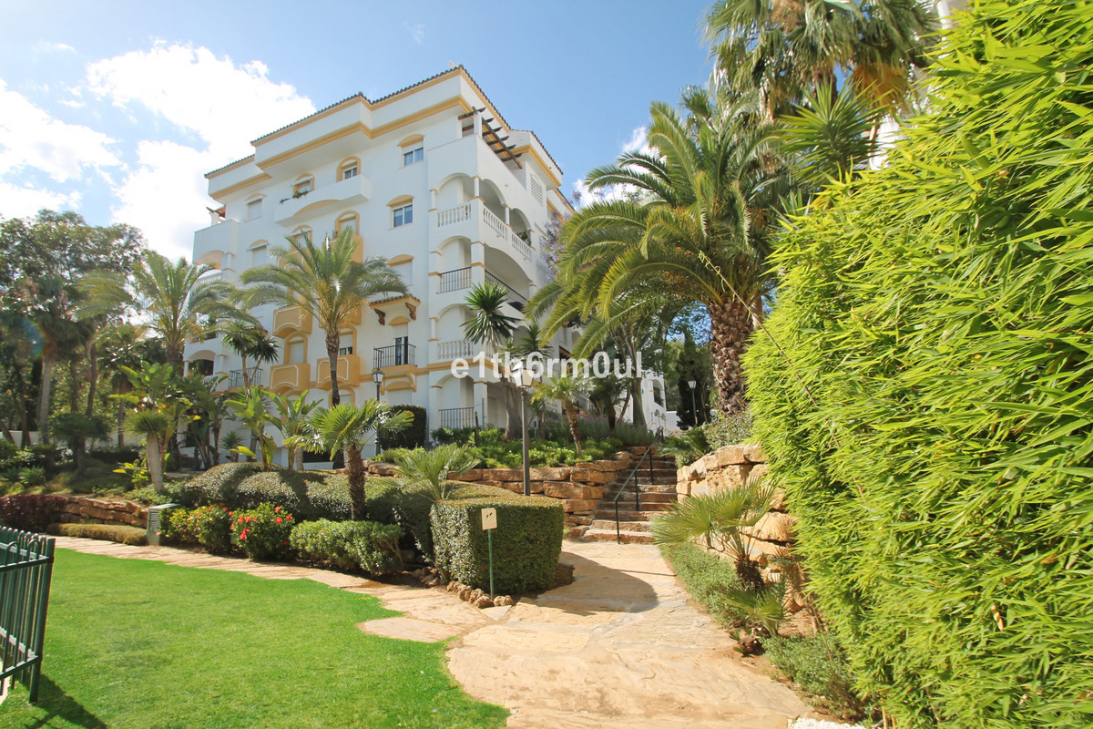 3 Bed Apartment for sale in The Golden Mile Costa Del Sol, Málaga, Spain