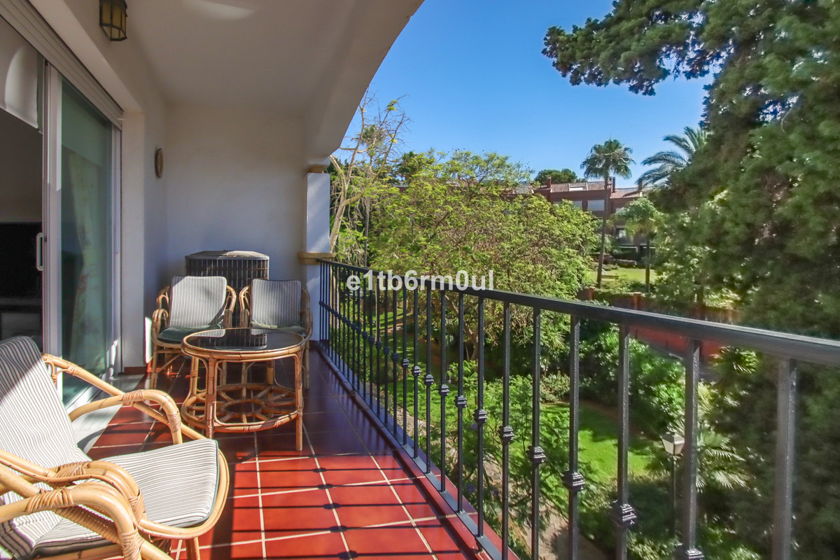 3 Bed Apartment for sale in The Golden Mile Costa Del Sol, Málaga, Spain