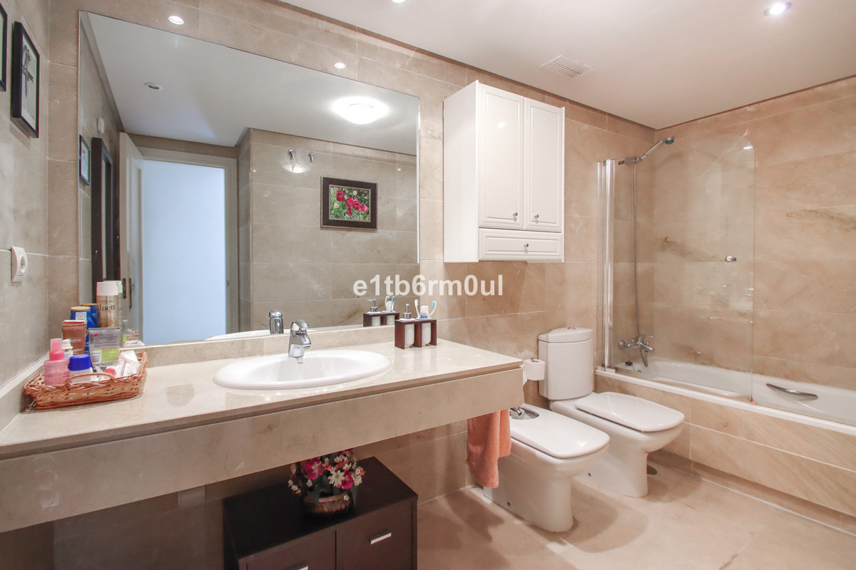 3 Bed Apartment for sale in The Golden Mile Costa Del Sol, Málaga, Spain
