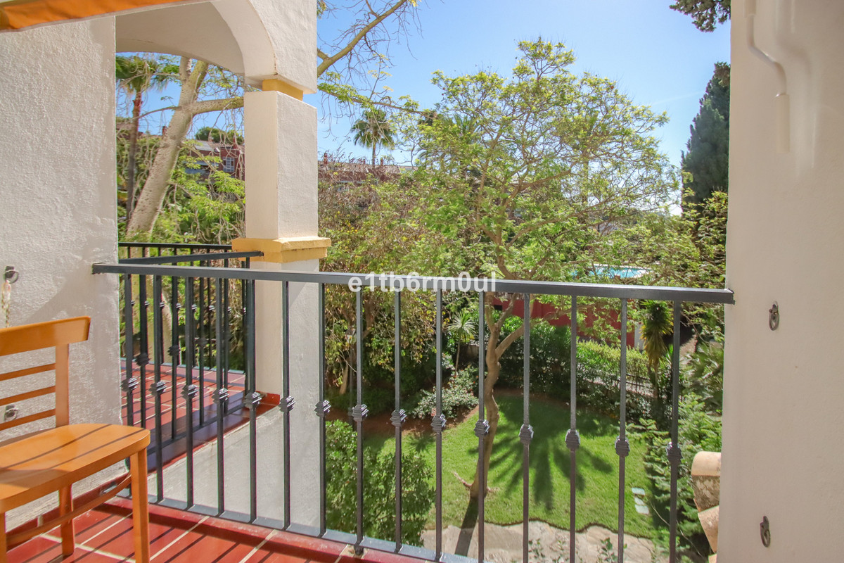 3 Bed Apartment for sale in The Golden Mile Costa Del Sol, Málaga, Spain