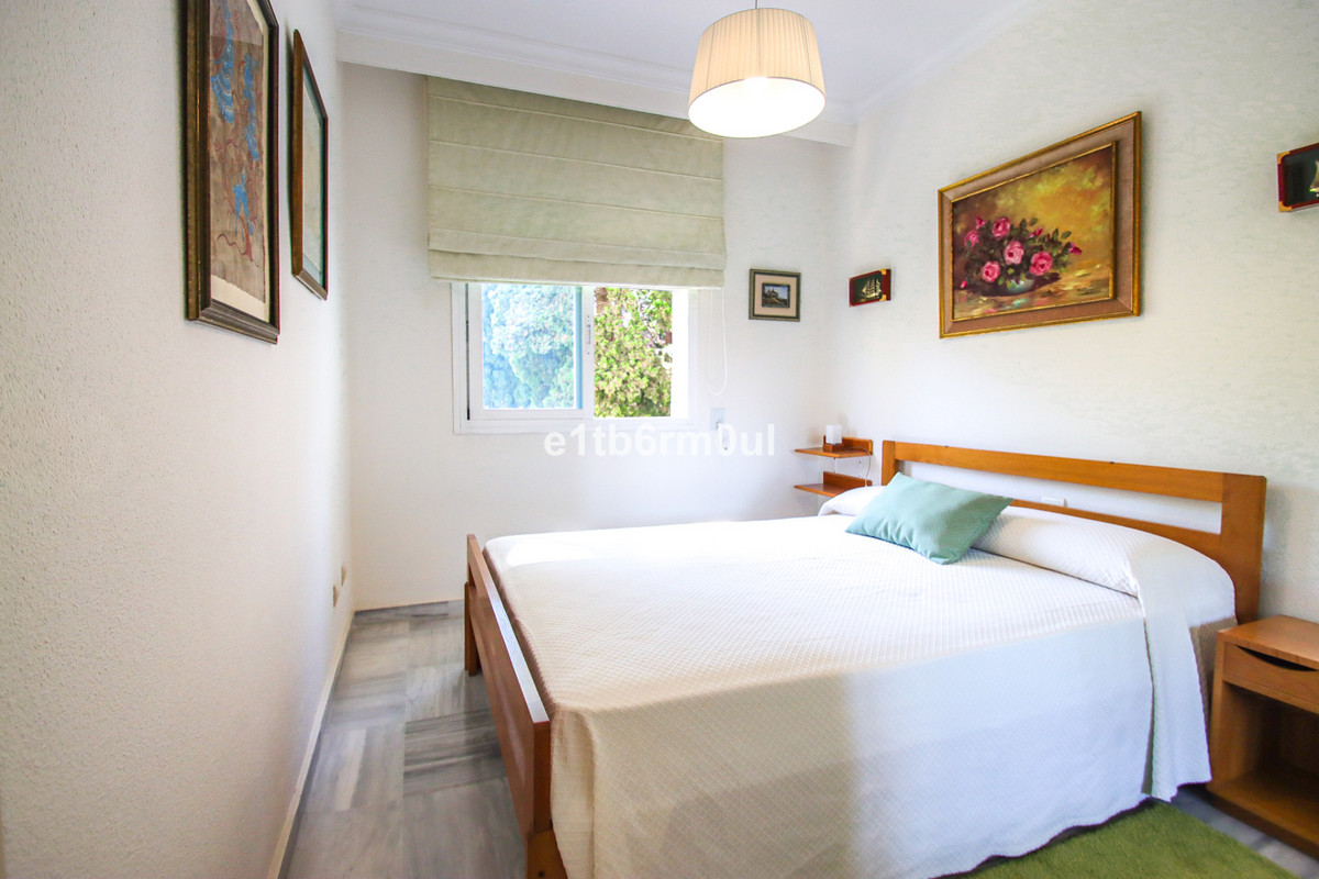 3 Bed Apartment for sale in The Golden Mile Costa Del Sol, Málaga, Spain