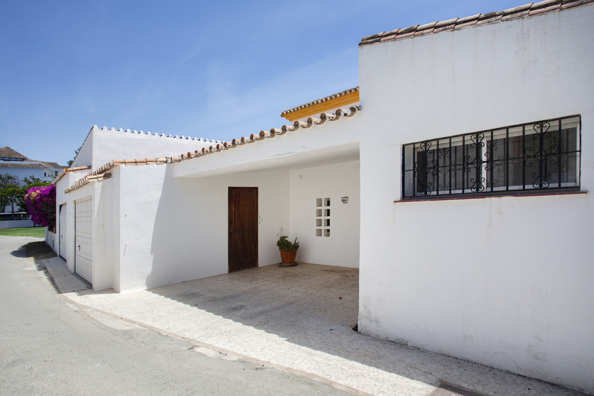 4 Bed Townhouse for sale in Guadalmina Baja Costa Del Sol, Málaga, Spain