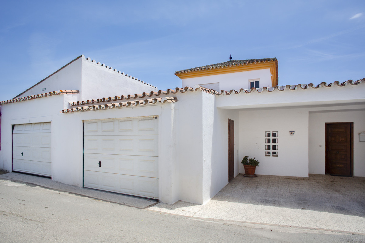 4 Bed Townhouse for sale in Guadalmina Baja Costa Del Sol, Málaga, Spain