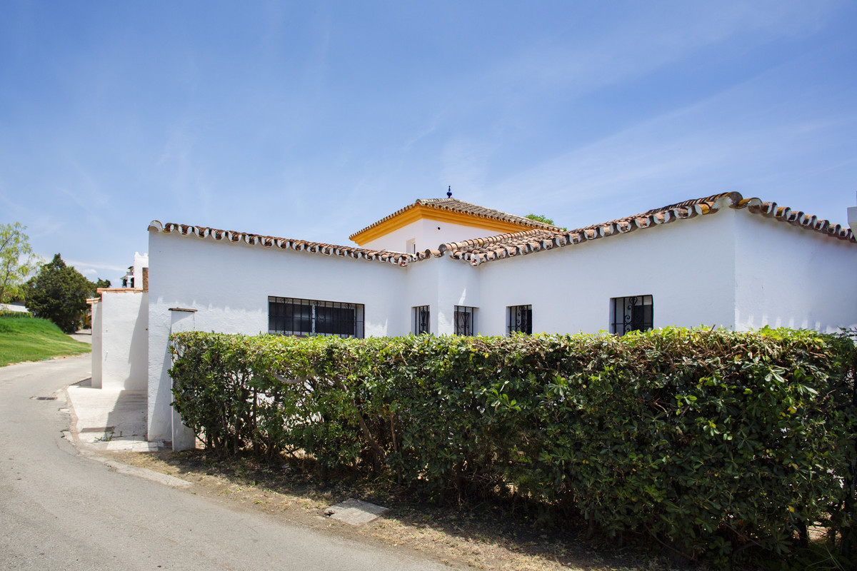 4 Bed Townhouse for sale in Guadalmina Baja Costa Del Sol, Málaga, Spain